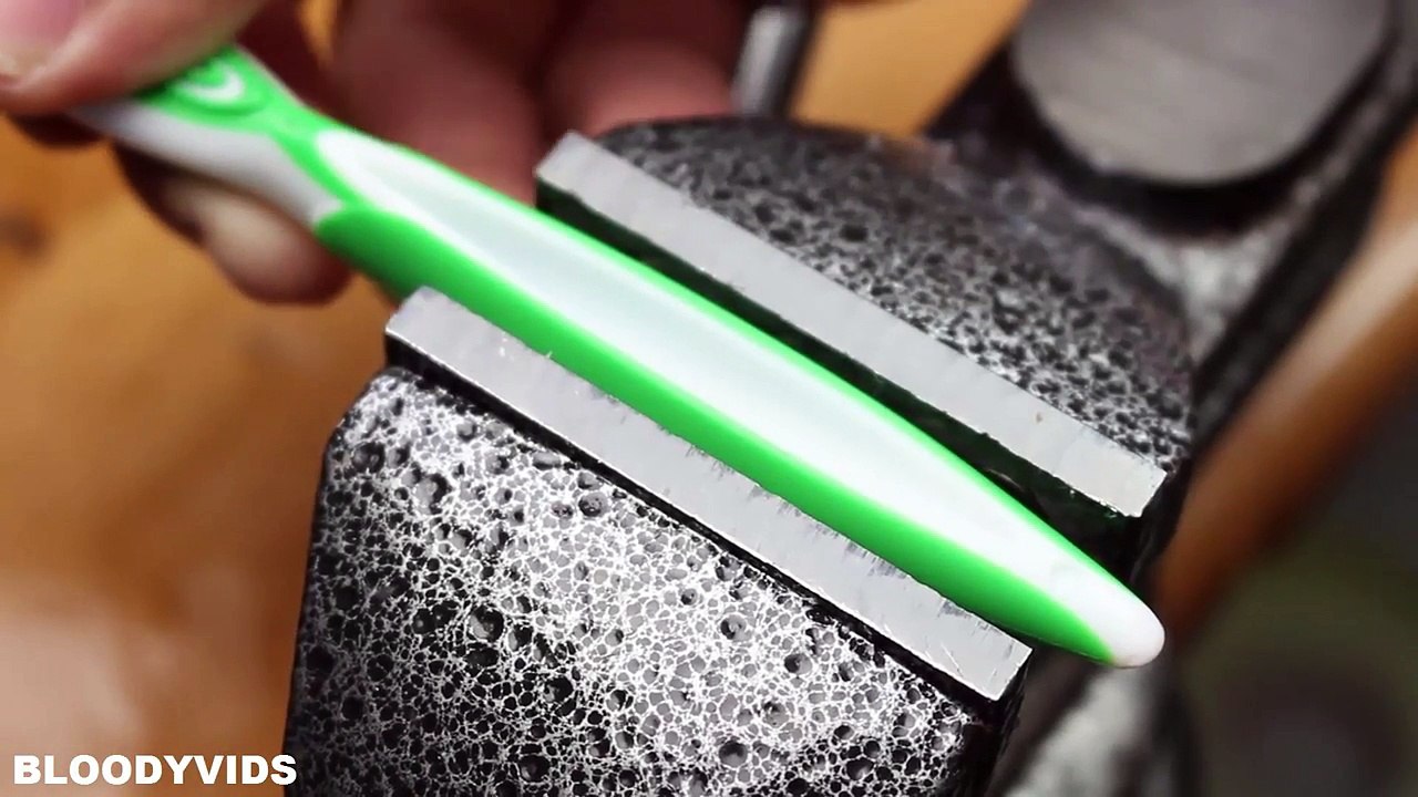 3 Truques com escova de dentes