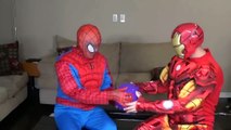 Человек паук против зомби-Джокер против ВЕНОМА Железный человек против супергероев в реальной жизни