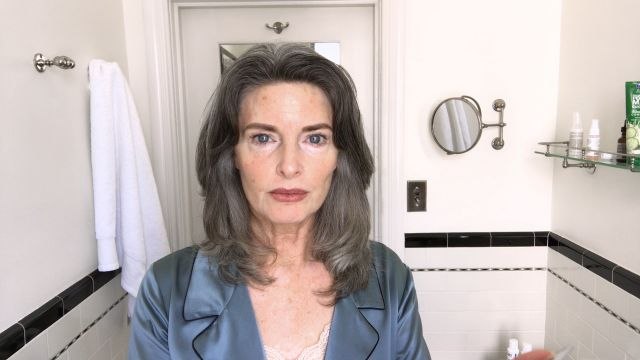 Watch This ’80s Supermodel’s Spectacular Age-Defying Beauty Routine | Beauty Secrets