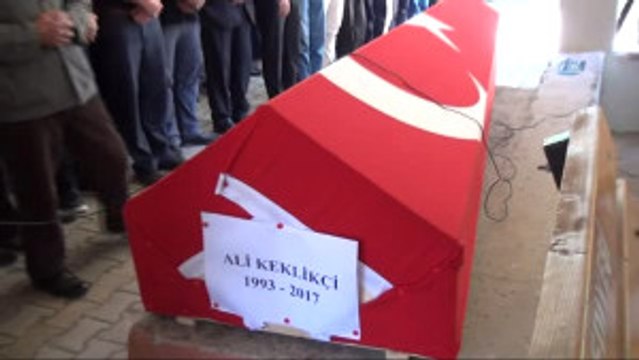 Amcasının Oğlu Hakkari'de Şehit Olan Polis, Trafik Kazasında Yaşamını Yitirdi