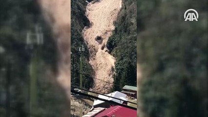 Rize'de çığ düşme anı görüntülendi