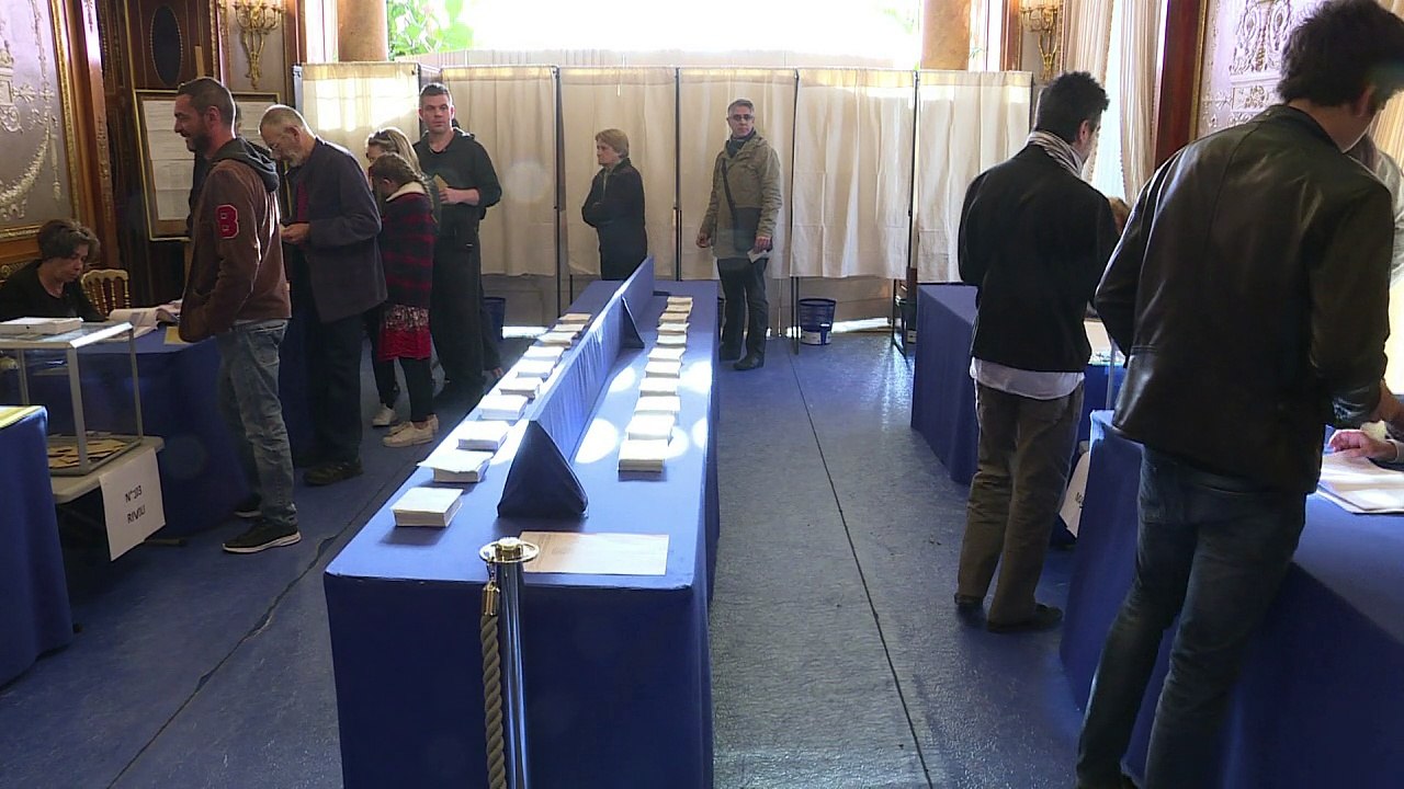 Macron und Le Pen bei Wahl in Frankreich vorne