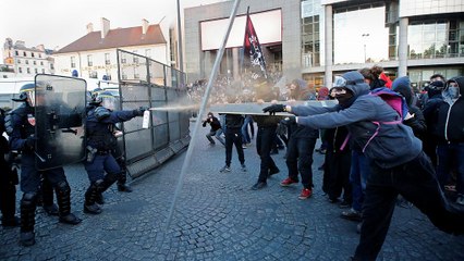 Presidenziali francesi: in piazza la rabbia dell'estrema sinistra