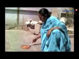 Telangana woman cooks omelette on hot floor to show heatwave intensity