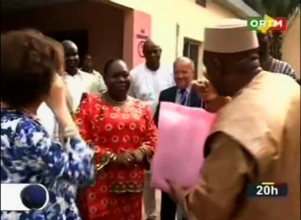 L’ambassadrice de France au Mali en visite au centre national d’appui à la lutte contre la maladie qui assure la prise en charge des malades de la lèpre