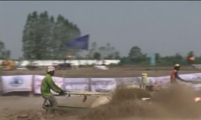 Ternyata Ada Lomba Traktor Antar Petani di Thailand