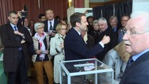 Candidatos votam em disputa acirrada na França