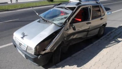 Öğretmenleri Taşıyan Servis ile Otomobil Çarpıştı: 3 Yaralı