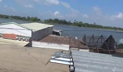 Nehir evleri böyle yuttu