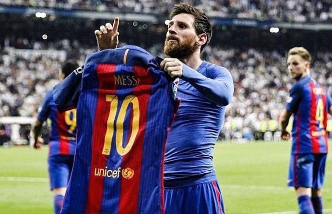 Lionel Messi Ridicoules Real Madrid Fans With His Shirt!
