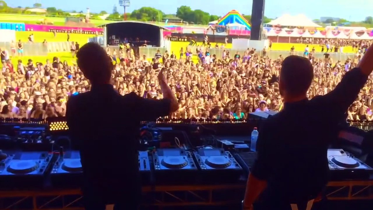 Ces 2 DJ australiens piégent leur public en ple...