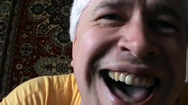 Гена Горин весело поёт