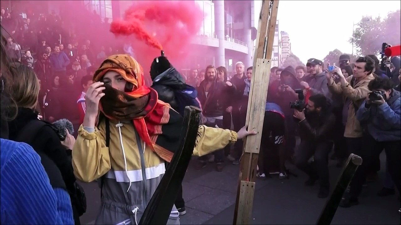 Premier tour de la Présidentielle 2017: incidents place de la Bastille à Paris