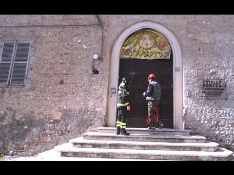 Norcia (PG) - Terremoto, recupero beni in ostello gioventù (24.04.17)