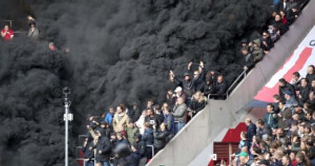 Hollanda'da PSV Taraftarları, Ajax Maçında Tribünü Yaktı