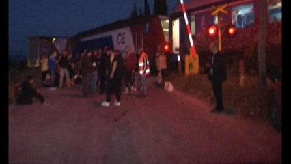 Σύγκρουση τρένου με φορτηγό κοντά στον σταθμό της Τιθορέας