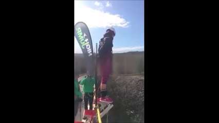 Un saut à l'élastique finit très mal pour cette jeune fille