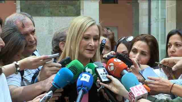 Cifuentes no ve razones objetivas para pedir la dimisión de Aguirre