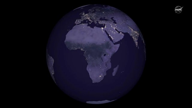Les lumières des villes vues de l'espace illuminent la Terre