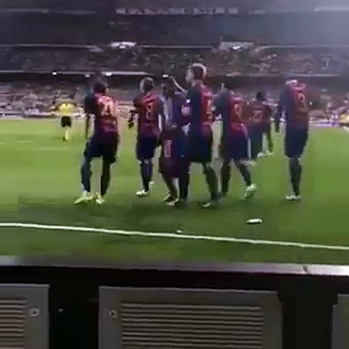 OVATION POUR MESSI APRÈS LE CLASSICO