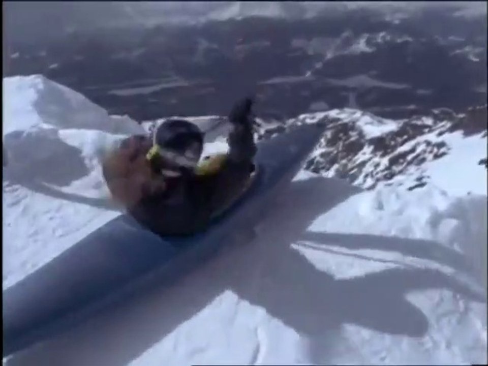 Ce taré a voulu descendre une piste noire en ka...