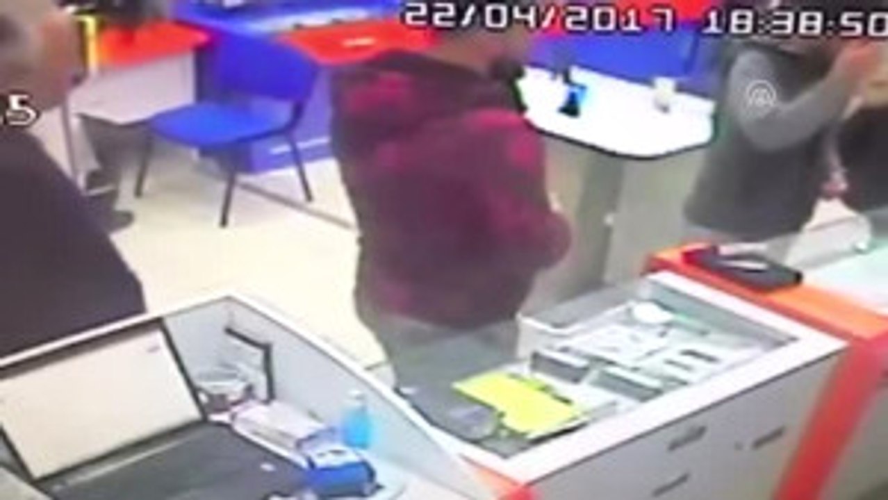 Cep Telefonu Hırsızlığı Anı Güvenlik Kamerasında