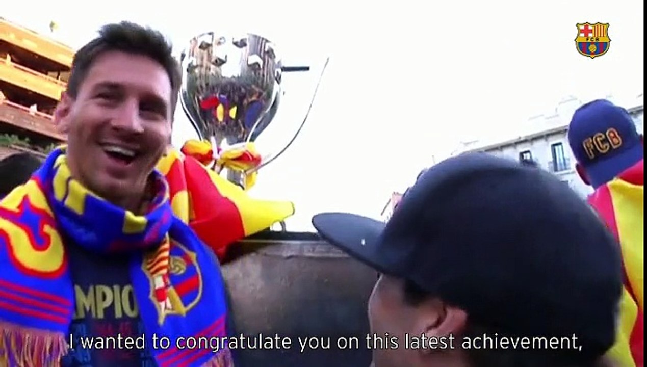 Vidéo: Ronadinhio, Eric Abidal, Puyol... et les co-équipiers de Messi fêtent son 500e but... Regardez