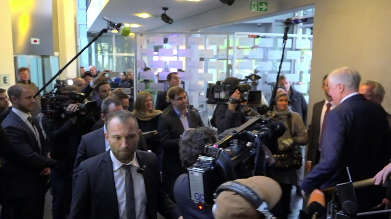 Seehofer will CSU-Chef und bayerischer Ministerpräsident bleiben