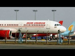 Скачать видео: Air India flight makes emergency landing after smoke detected