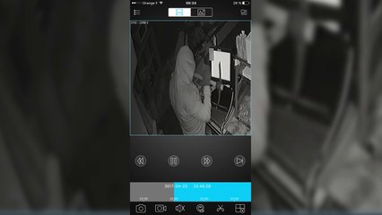 Insolite : il fracasse une boulangerie à la pioche et se fait filmer par la vidéo surveillance. Regardez !