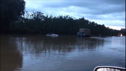 Aguas arropan la autopista Duarte