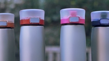 This water bottle tricks you into drinking more water