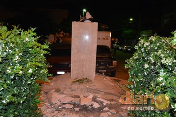 Padre e vidraceiros comentam explosão de imagem de santa em Cajazeiras-PB
