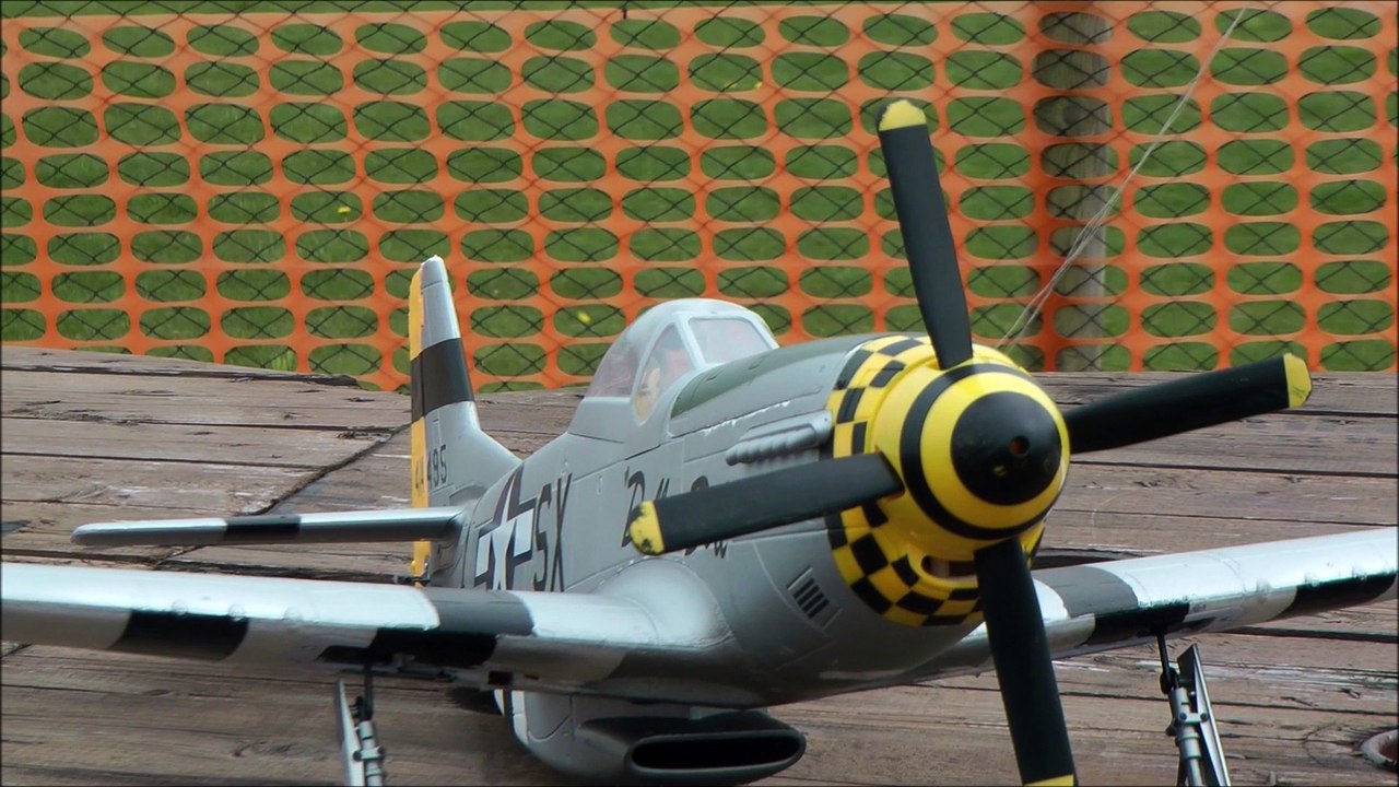 P51 D Mustang en Mousse Phil Senlis le sec