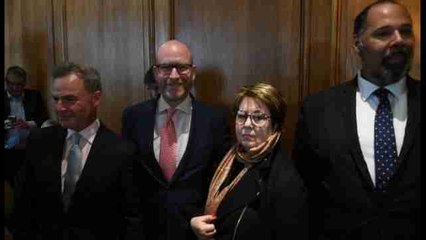 El partido británico UKIP presenta agenda y dice que su veto al velo facial musulmán "promoverá la integración"