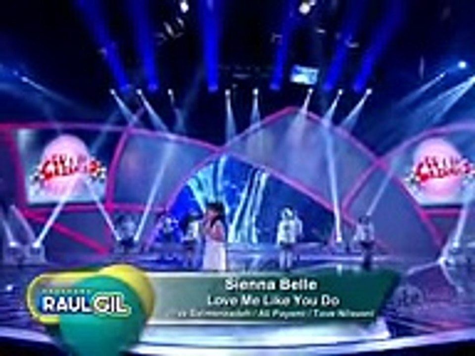 Cute little girl(sienna Belle) singing - love me like you do