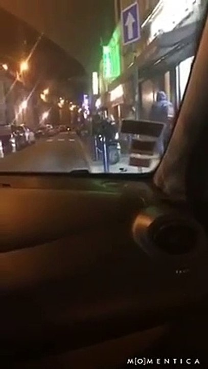 Il se retrouve avec sa copine et sa maîtresse dans la même soirée !