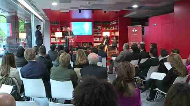 Embajadores leen Cien años de soledad en el Cervantes de Bruselas