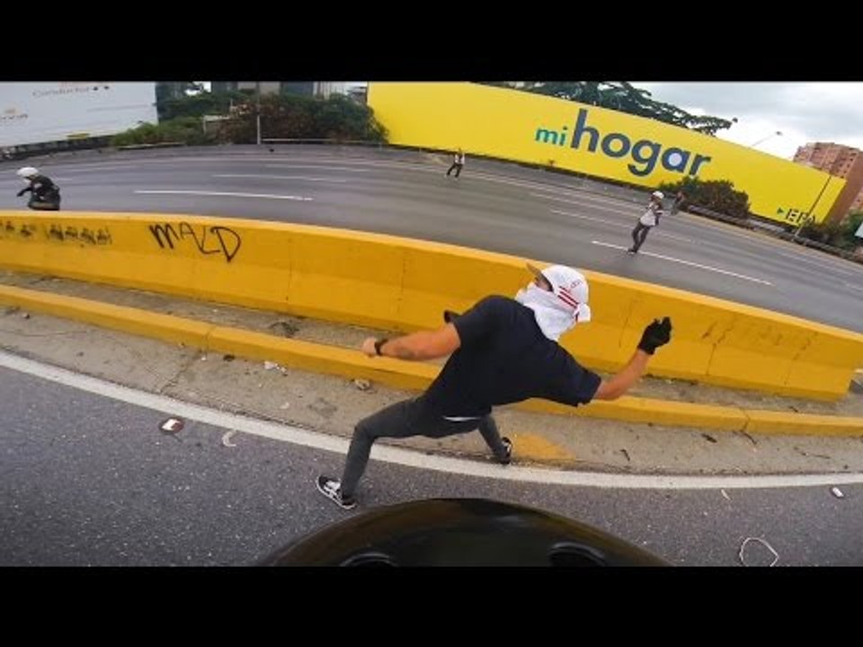 Police and Protesters Clash in Caracas Despite Opposition March Passing Peacefully