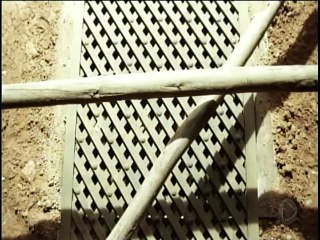 O Rico e Lázaro - Asher foge do alojamento de escravos.Capitulo do dia 24/04/2017