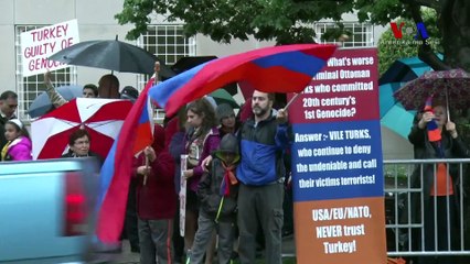 Türkler ve Ermeniler'den Karşılıklı Gösteri