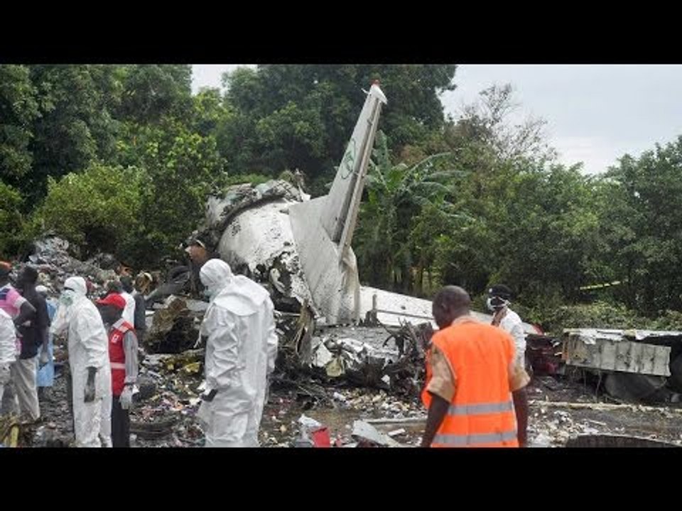 Plane crashes in a Bolivia market, 4 dead
