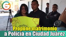 Mujer propone matrimonio a Policía en Ciudad Juárez
