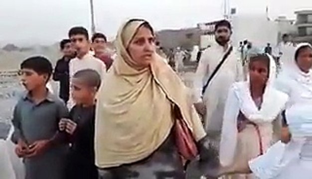 Women Blast On PM Nawaz Sharif Over His Corruption Scandals