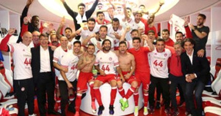 Olimpiakos Şampiyonluğa Sevindi Ama Şampiyonluğu Elinden Kaptırabilir