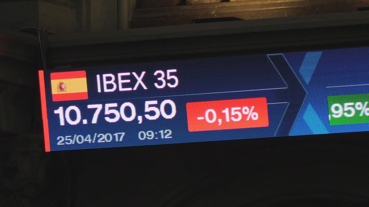 La Bolsa española registra leves caídas pero se mantiene por encima de los 10.700 puntos