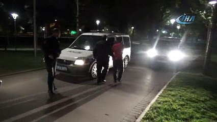 Polis otomobil hırsızlarını bakın nerede yakaladı