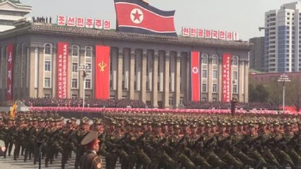 Pyongyang realiza un ejercicio con fuego real en 85 aniversario de su ejército