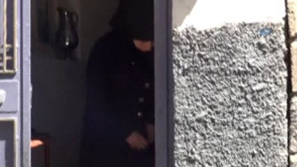 Suriyeli Kadının Ellerini, Ayaklarını Bağlayıp Gasp Ettiler