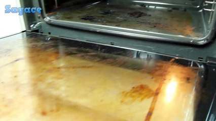 Quelli che odiano pulire il forno ameranno questo trucchetto.